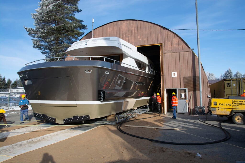 Air skates used for moving a yacht